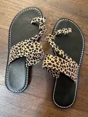 Leopard Print Toe-Loop Slide Sandals - Black Footbed, size 7, never worn